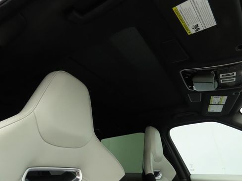 Used 2018 Land Rover Range Rover Sport SVR image 17