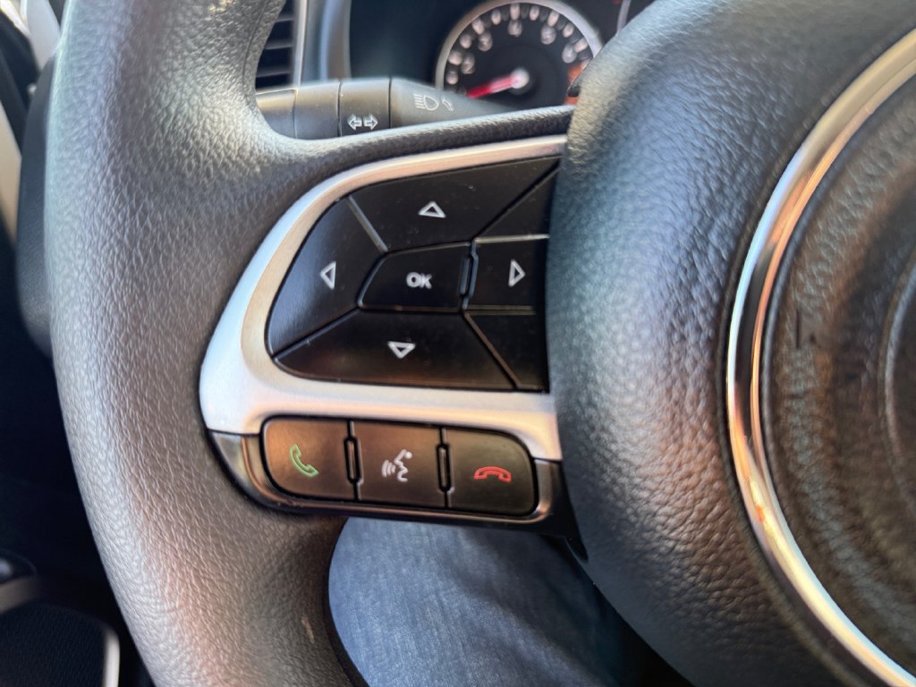 Used 2023 Jeep Renegade Latitude AWD/4WD image 15