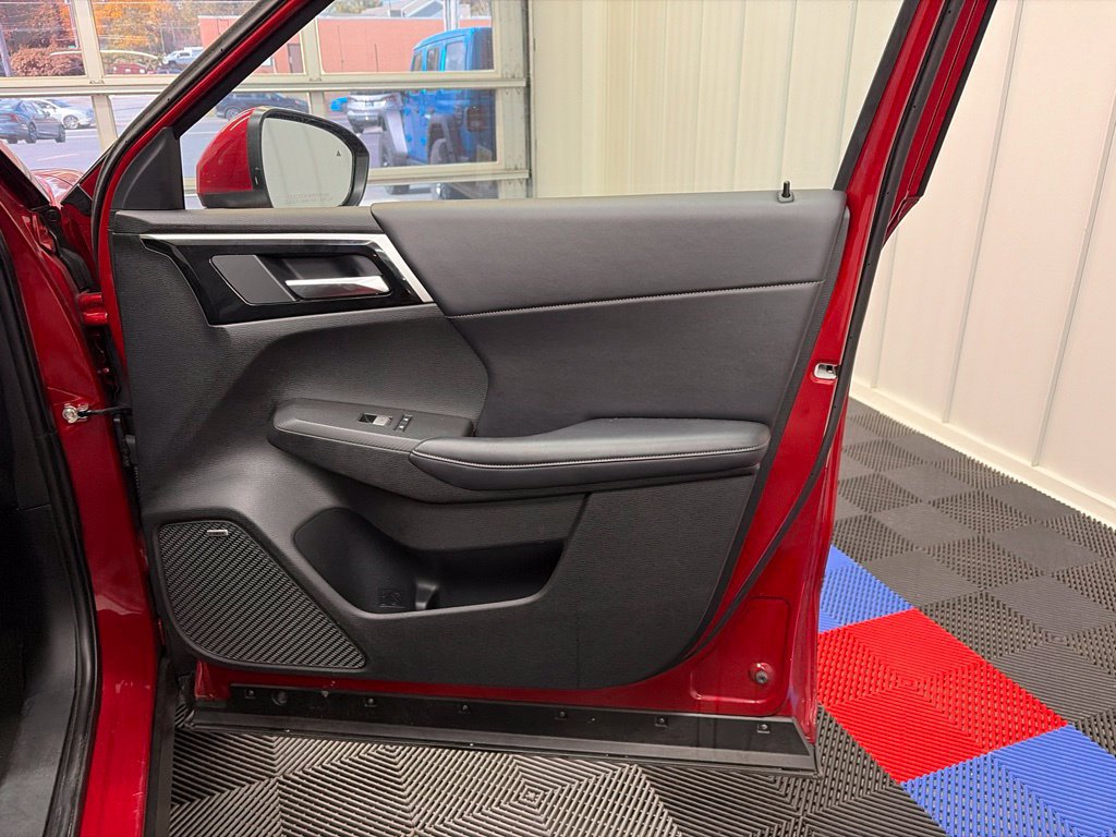 Used 2025 Mitsubishi Outlander SE AWD/4WD image 25