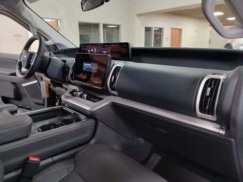 New 2025 Ford Expedition Active image 39