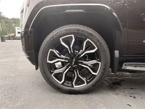 New 2025 GMC Sierra EV Denali image 33