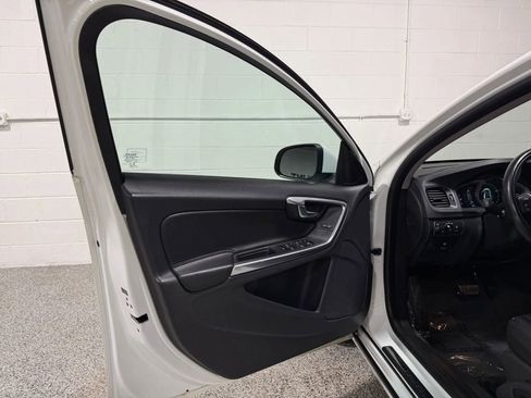 Used 2014 Volvo S60 T5 w/ Climate Package image 10