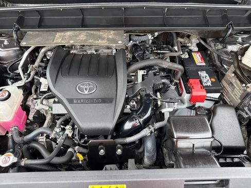 Used 2023 Toyota Highlander XSE image 18