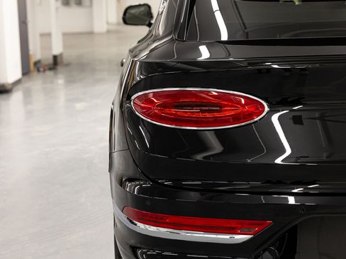 New 2025 Bentley Bentayga Extended Wheelbase image 9