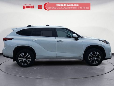 Used 2023 Toyota Highlander XLE AWD/4WD image 7