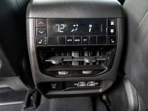 Used 2024 Jeep Grand Cherokee L Limited w/ Black Appearance Package AWD/4WD image 31