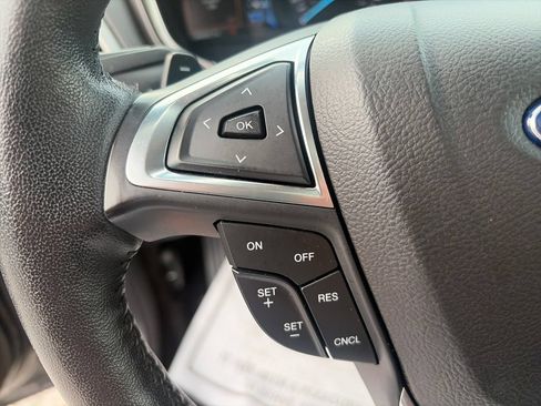 Used 2017 Ford Fusion SE w/ Fusion SE Technology Package FWD image 32