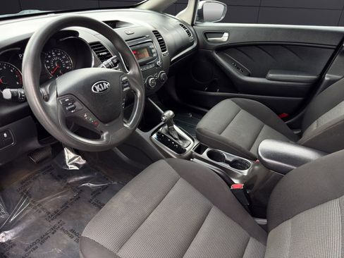 Used 2017 Kia Forte LX image 12