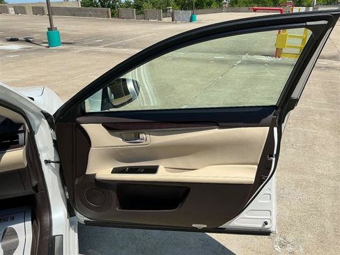 Used 2016 Lexus ES 350 w/ Luxury Package w/Wood Trim FWD image 33