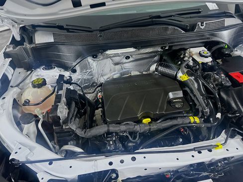 Used 2025 Chevrolet Trax LS image 30