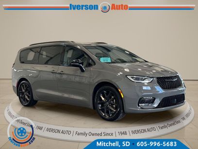 Used 2025 Chrysler Pacifica Limited