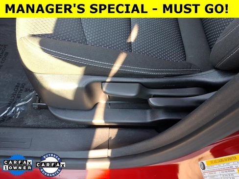 Used 2024 GMC Terrain SLE image 21