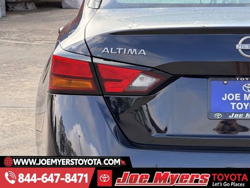 Used 2025 Nissan Altima 2.5 SR image 10
