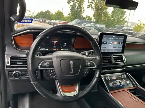 Used 2020 Lincoln Navigator L Reserve w/ Equipment Group 208A Reserve AWD/4WD image 7