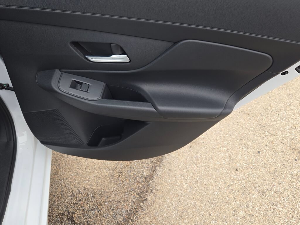 Used 2026 Nissan Sentra SV w/ SV Convenience Package FWD image 9