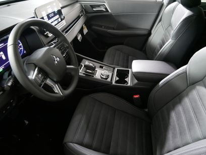 New 2025 Mitsubishi Outlander SE