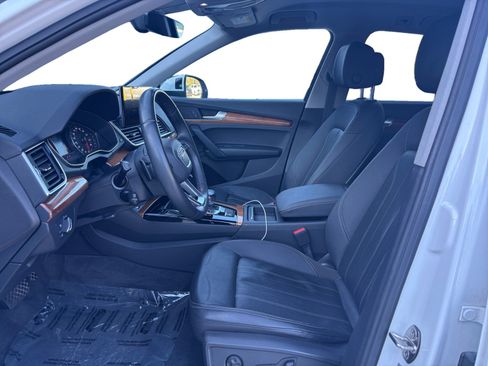 Used 2021 Audi Q5 Premium w/ Convenience Package image 9