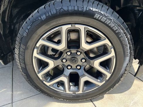 Used 2025 RAM 1500 Laramie AWD/4WD image 5
