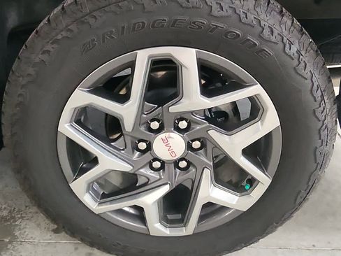 Used 2024 GMC Sierra 1500 SLT w/ X31 Off-Road Package image 12