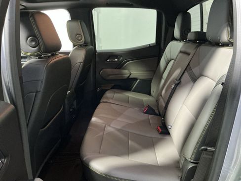 Used 2025 Chevrolet Colorado ZR2 w/ Technology Package image 32