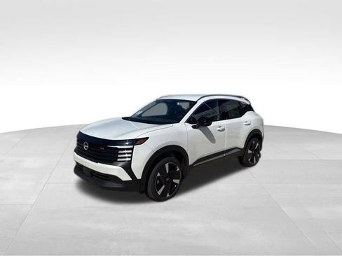 New 2026 Nissan Kicks SR FWD image 2
