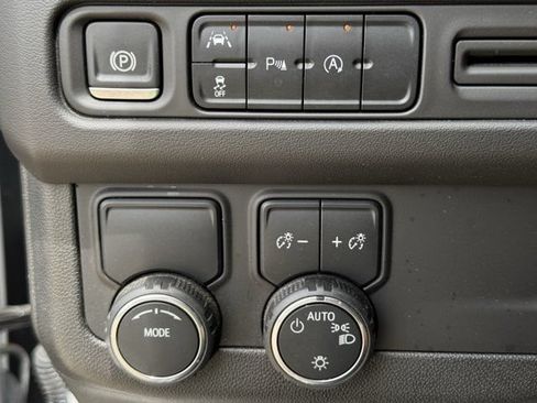 Used 2024 Chevrolet Suburban LT RWD image 25