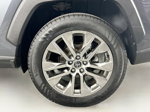 Used 2020 Toyota RAV4 Limited image 11