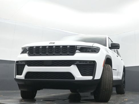 New 2026 Jeep Grand Cherokee L Limited w/ Limited Altitude Package AWD/4WD image 32