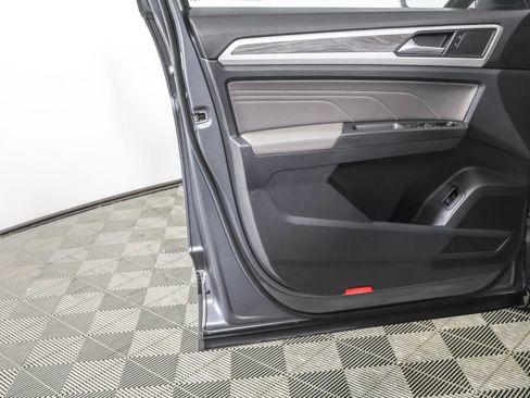 Used 2022 Volkswagen Atlas Cross Sport SE w/ Panoramic Sunroof Package image 34