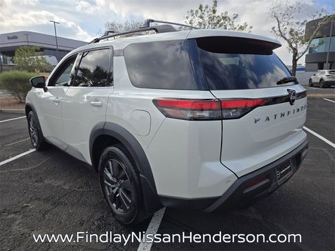 Used 2022 Nissan Pathfinder SV image 4