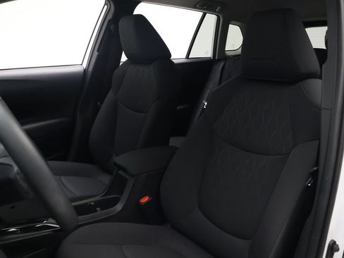 Certified 2024 Toyota Corolla Cross LE FWD image 13