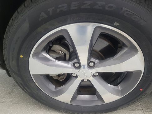 Used 2019 Jeep Cherokee Limited image 31