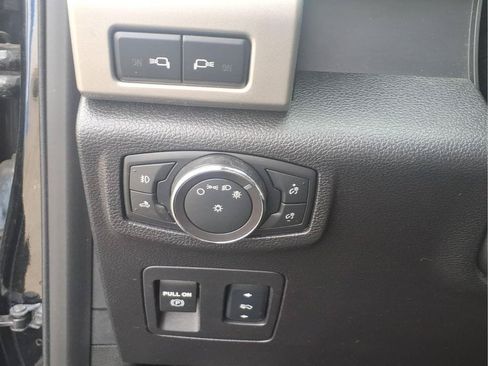Used 2018 Ford F150 Lariat w/ Equipment Group 502A Luxury AWD/4WD image 21