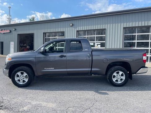 Used 2015 Toyota Tundra SR5 w/ SR5 Upgrade Package AWD/4WD image 4