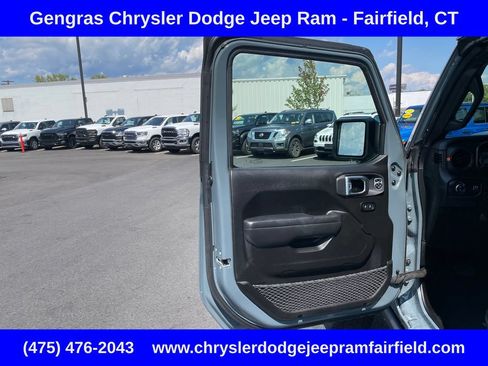 Certified 2025 Jeep Gladiator Mojave w/ Safety Group AWD/4WD image 38