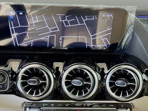 New 2025 Mercedes-Benz GLA 250 image 12