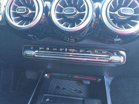 Used 2022 Mercedes-Benz GLB 250 image 20