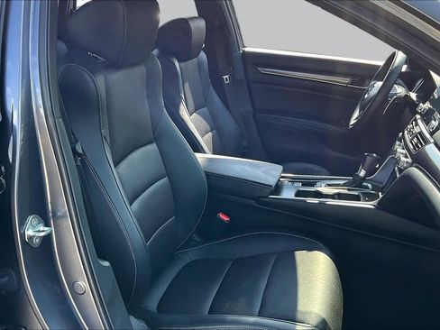 Used 2018 Honda Accord Sport image 9