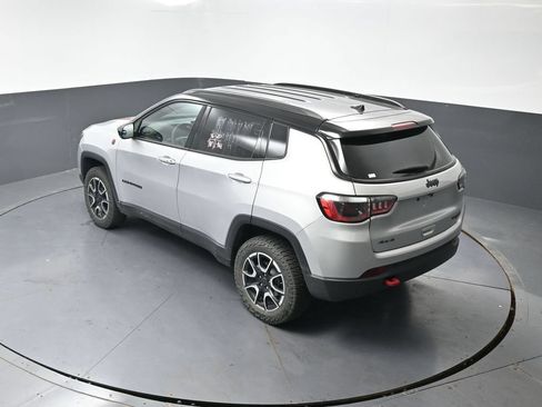 Used 2025 Jeep Compass Trailhawk AWD/4WD image 21