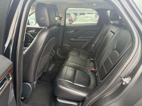 Used 2019 Jaguar F-PACE Prestige image 12