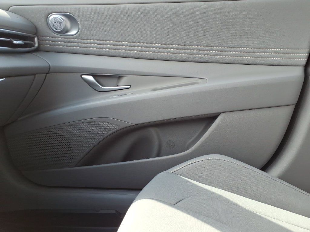 Used 2026 Hyundai Elantra SEL Sport Premium FWD image 24