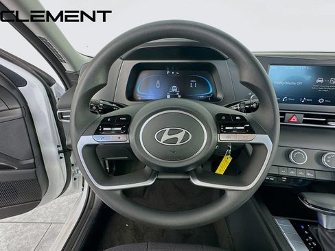 Certified 2026 Hyundai Elantra SE FWD image 14