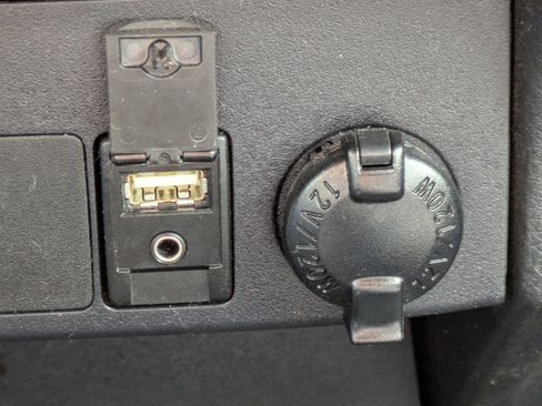 Used 2018 Toyota RAV4 Limited FWD image 27