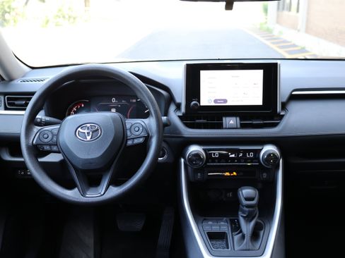 Used 2025 Toyota RAV4 XLE FWD image 29