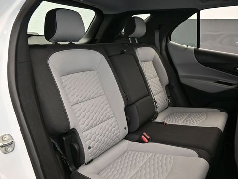 Used 2021 Chevrolet Equinox LS image 34
