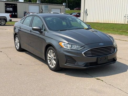 Used 2020 Ford Fusion SE FWD image 1