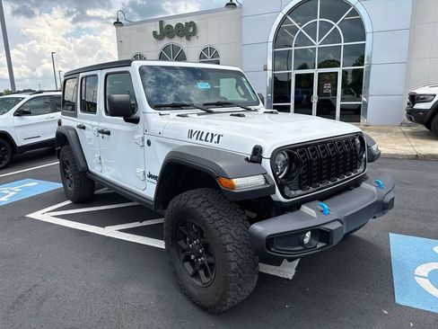 Used 2024 Jeep Wrangler Unlimited AWD/4WD image 2