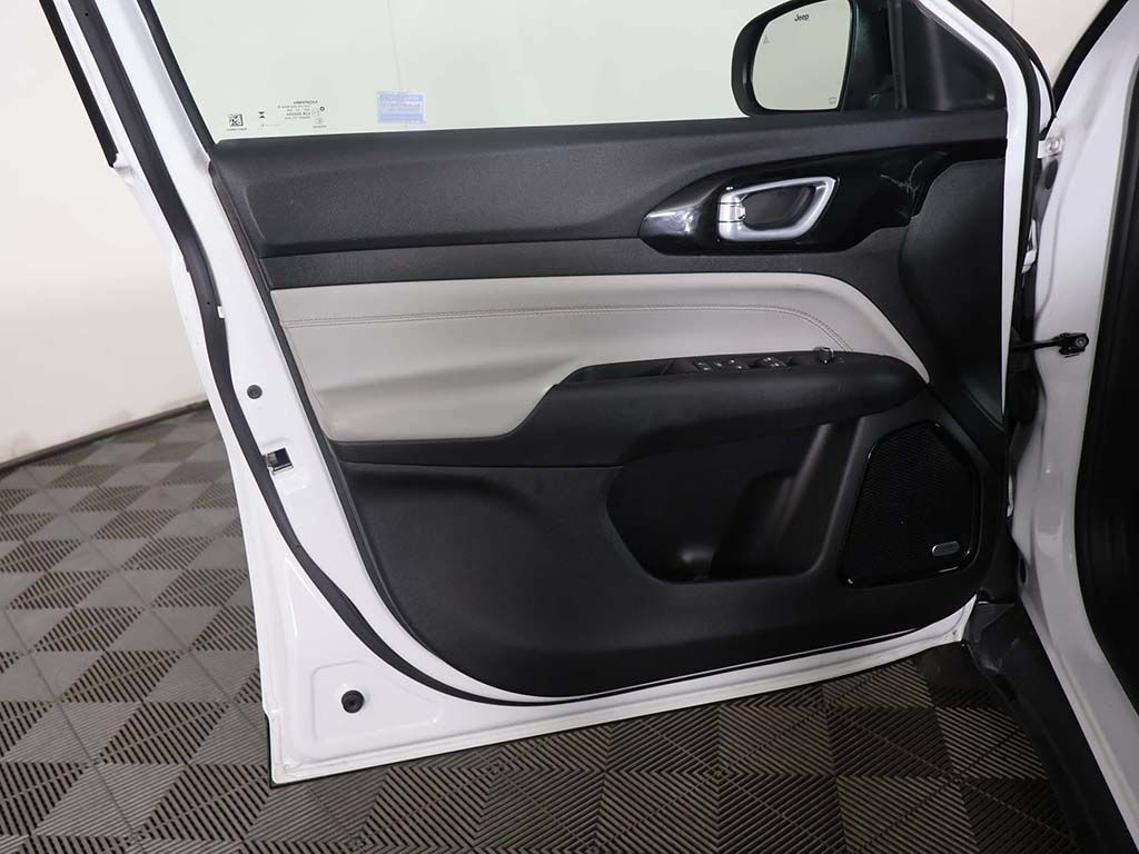Used 2023 Jeep Compass Limited w/ Sun and Sound Group AWD/4WD image 24