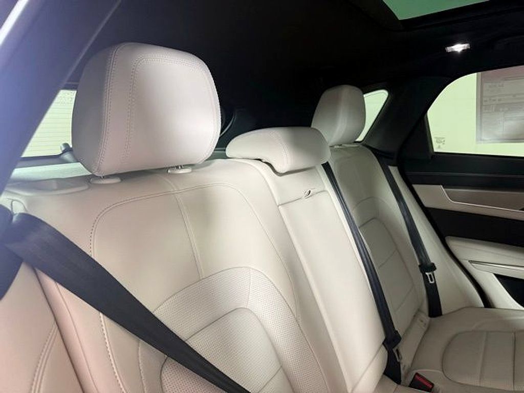Certified 2026 Jaguar F-PACE R-Dynamic S AWD/4WD image 30