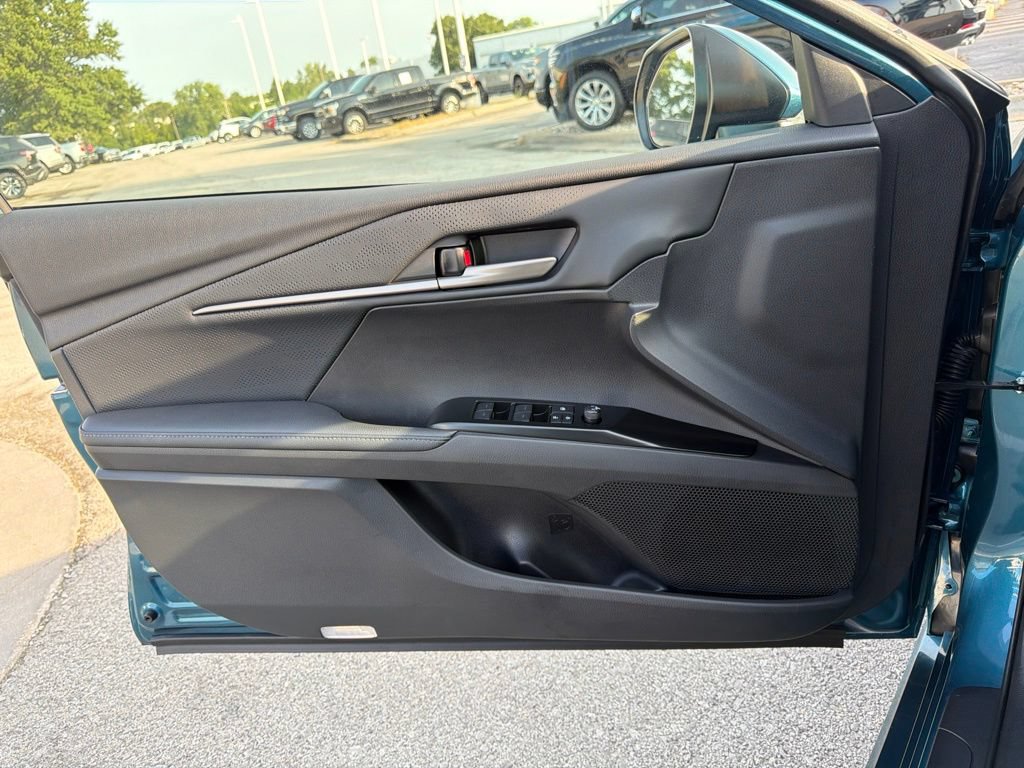 Used 2026 Toyota Camry XSE FWD image 32